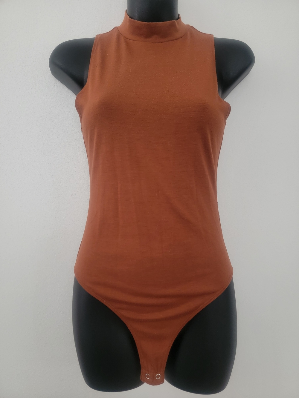 Women's Sleeveless Mock Neck Bodysuit - Rust Brown